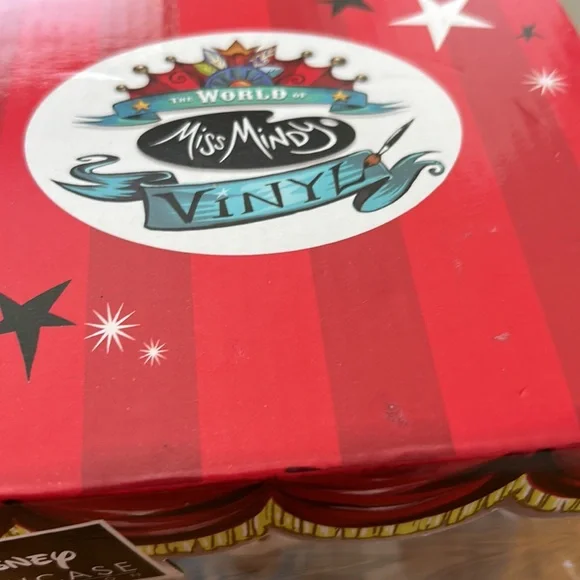 Disney’s showcase collection featuring miss Mindy vinyl - Picture 6 of 10